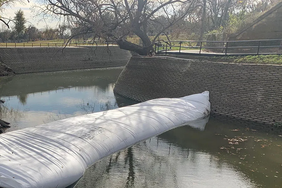 Water-filled Cofferdam Application with Retainer Wall