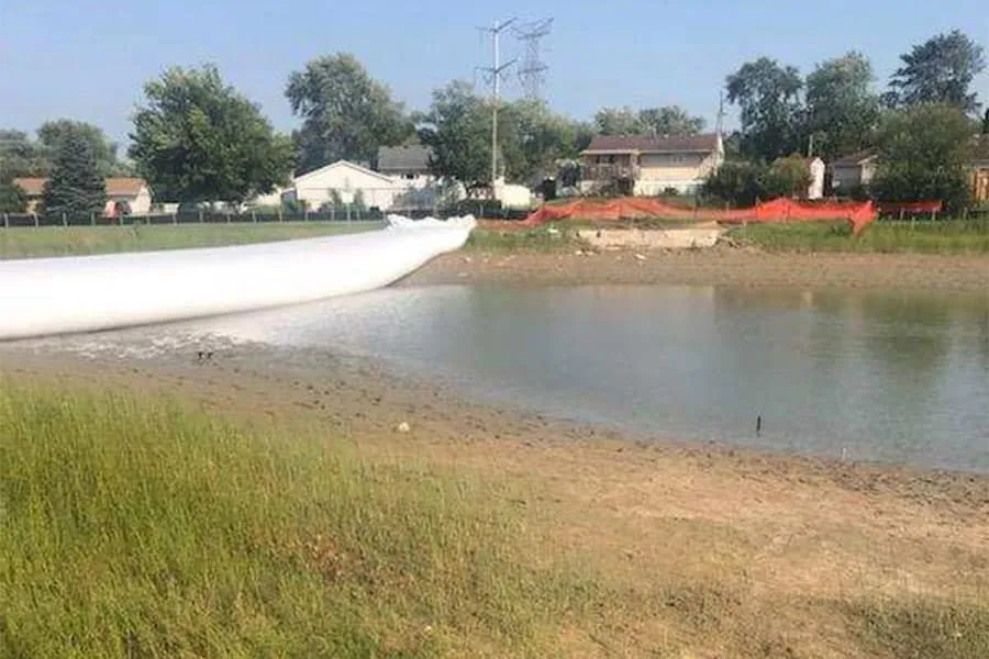 Water Inflated Cofferdam Used As Flood Barriers
