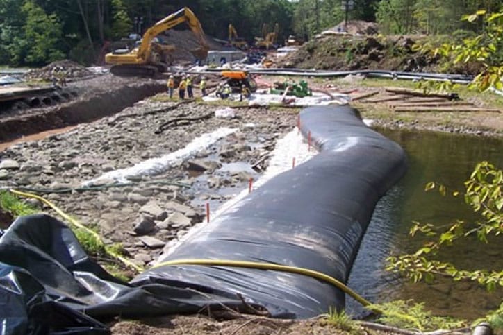 Water Inflated Cofferdam Used On River Construction