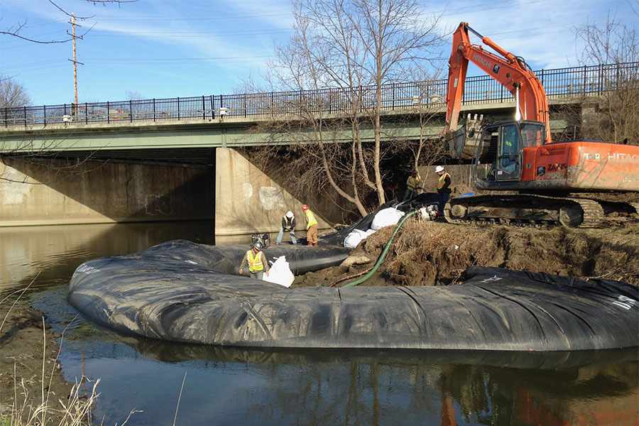 Water Inflated Cofferdam Used for Bridge Construction